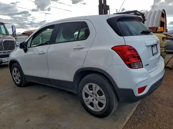 KL7CJKSB2HB123915 2017 CHEVROLET TRAX - Image 2