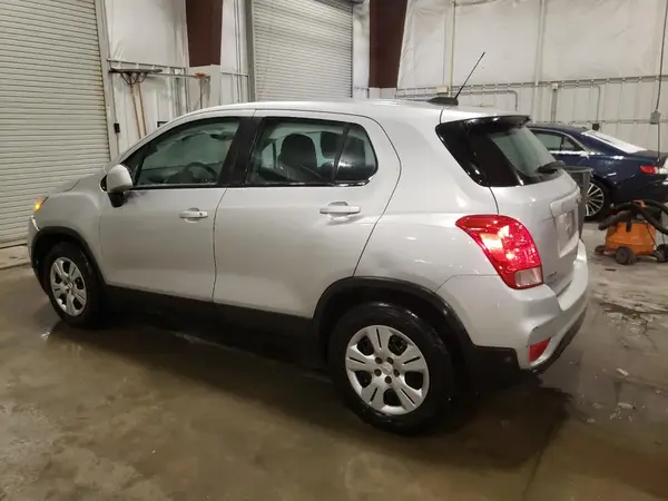 KL7CJKSB2HB126541 2017 CHEVROLET TRAX - Image 2