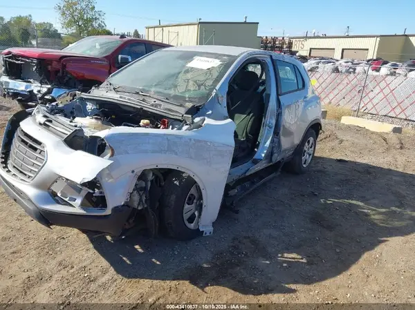 KL7CJKSB2HB186187 2017 CHEVROLET TRAX - Image 2