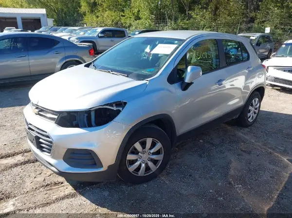 KL7CJKSB2HB229698 2017 CHEVROLET TRAX - Image 2