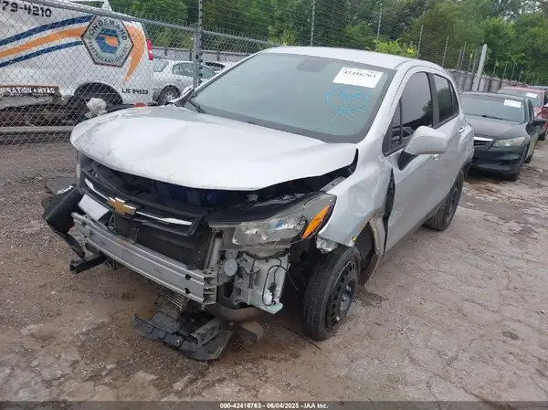 KL7CJKSB2HB236537 2017 CHEVROLET TRAX - Image 2