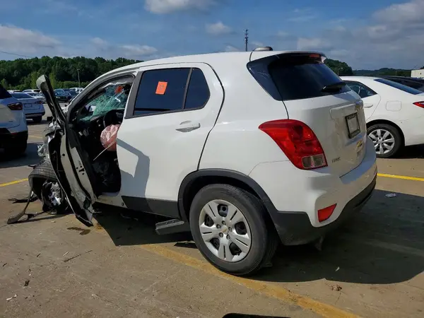 KL7CJKSB2JB548184 2018 CHEVROLET TRAX - Image 2