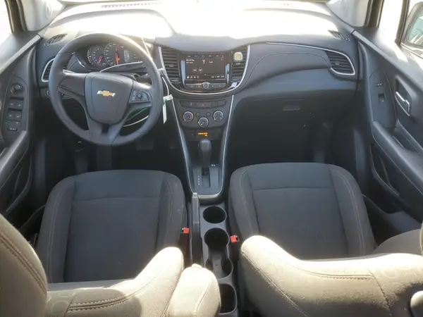 KL7CJKSB2JB570315 2018 CHEVROLET TRAX - Image 8