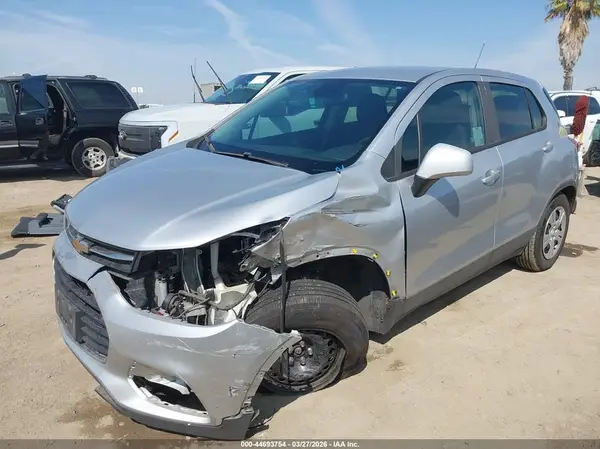 KL7CJKSB2JB574039 2018 CHEVROLET TRAX - Image 2