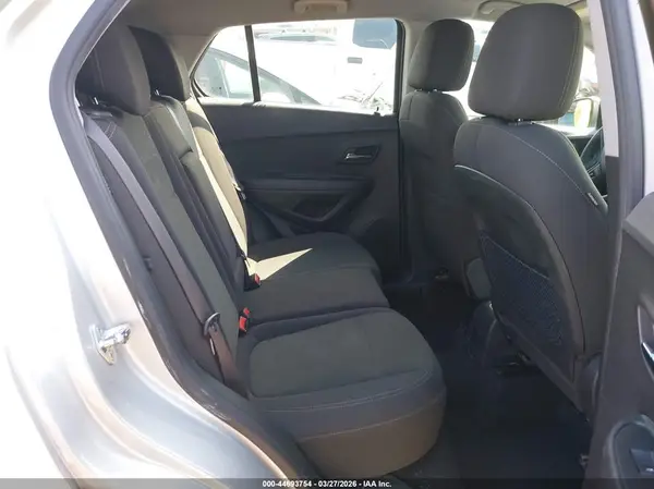 KL7CJKSB2JB574039 2018 CHEVROLET TRAX - Image 8