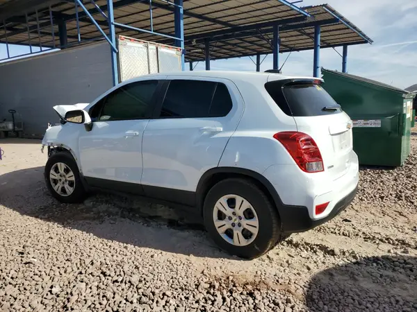 KL7CJKSB2JB603104 2018 CHEVROLET TRAX - Image 2