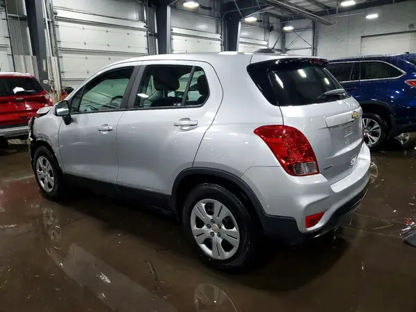 KL7CJKSB2JB606049 2018 CHEVROLET TRAX - Image 2