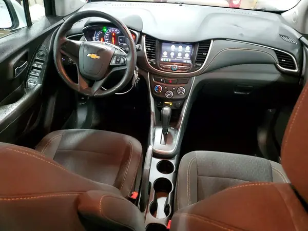 KL7CJKSB2JB606049 2018 CHEVROLET TRAX - Image 8