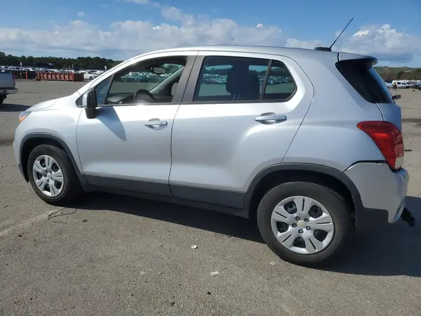 KL7CJKSB2JB606245 2018 CHEVROLET TRAX - Image 2
