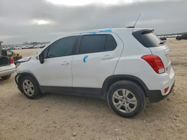 KL7CJKSB2JB627435 2018 CHEVROLET TRAX - Image 2