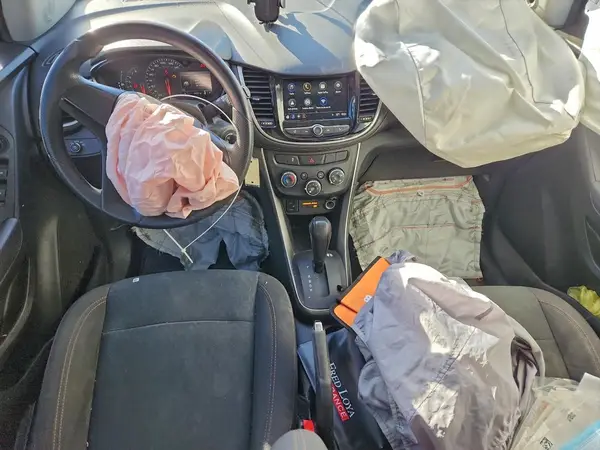 KL7CJKSB2JB627435 2018 CHEVROLET TRAX - Image 8
