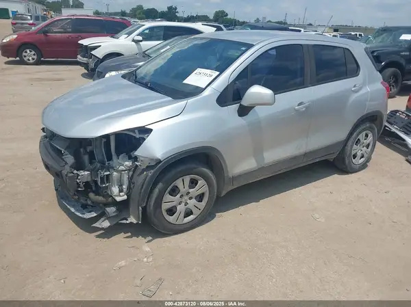 KL7CJKSB2JB645479 2018 CHEVROLET TRAX - Image 2