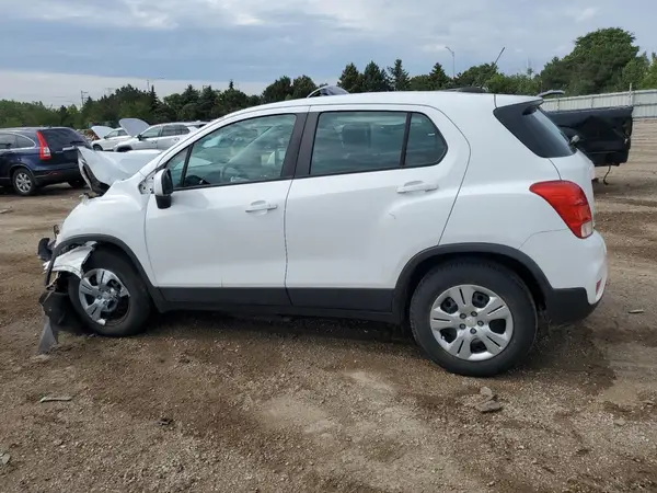 KL7CJKSB2JB646745 2018 CHEVROLET TRAX - Image 2