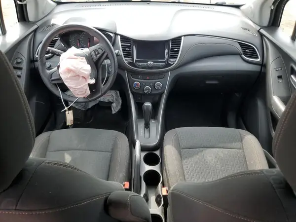 KL7CJKSB2JB646745 2018 CHEVROLET TRAX - Image 8