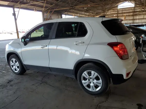 KL7CJKSB2JB701694 2018 CHEVROLET TRAX - Image 2