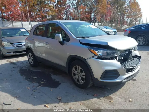 KL7CJKSB2JB710489 2018 CHEVROLET TRAX - Image 1