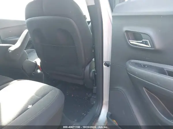 KL7CJKSB2JB710489 2018 CHEVROLET TRAX - Image 8