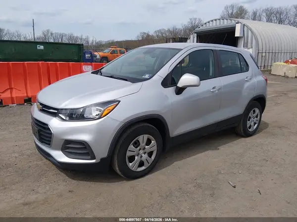 KL7CJKSB2JB710668 2018 CHEVROLET TRAX - Image 2