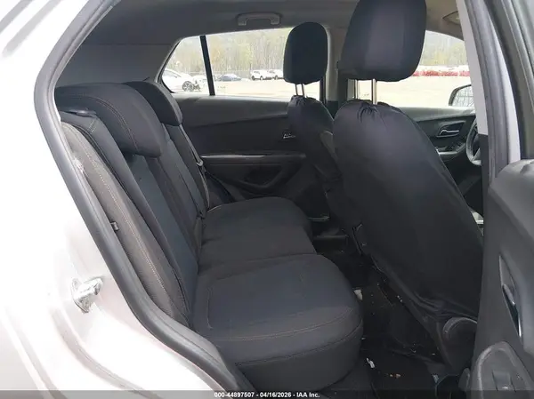 KL7CJKSB2JB710668 2018 CHEVROLET TRAX - Image 8