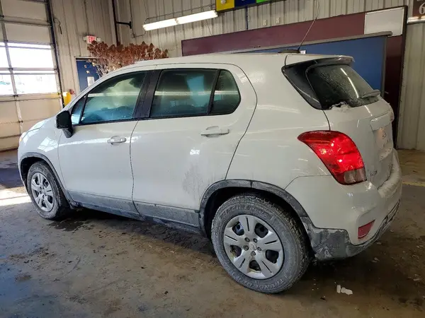 KL7CJKSB2JB715336 2018 CHEVROLET TRAX - Image 2