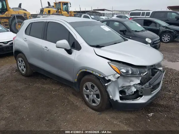 KL7CJKSB2JB715675 2018 CHEVROLET TRAX - Image 1