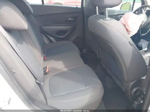 KL7CJKSB2JB721766 2018 CHEVROLET TRAX - Image 8