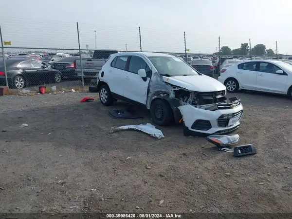 KL7CJKSB2JB723615 2018 CHEVROLET TRAX - Image 1