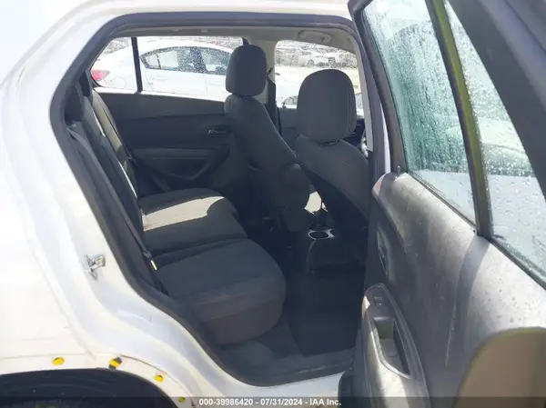 KL7CJKSB2JB723615 2018 CHEVROLET TRAX - Image 8
