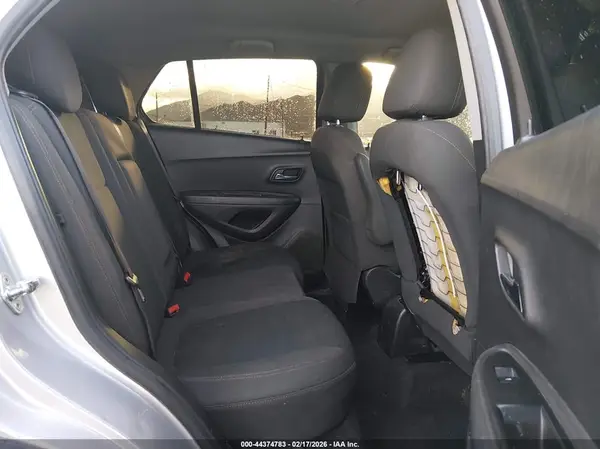 KL7CJKSB2JB723999 2018 CHEVROLET TRAX - Image 8