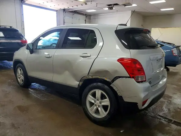 KL7CJKSB2LB016307 2020 CHEVROLET TRAX - Image 2
