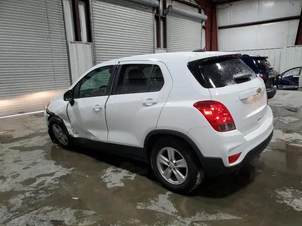 KL7CJKSB2LB017733 2020 CHEVROLET TRAX - Image 2