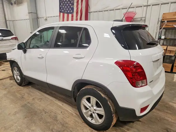 KL7CJKSB2LB029493 2020 CHEVROLET TRAX - Image 2