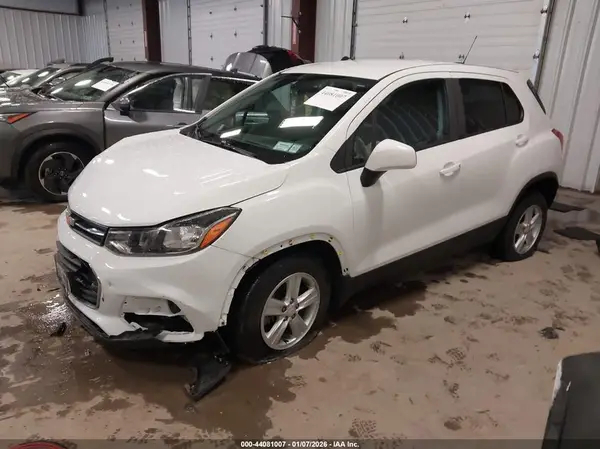 KL7CJKSB2LB033706 2020 CHEVROLET TRAX - Image 2
