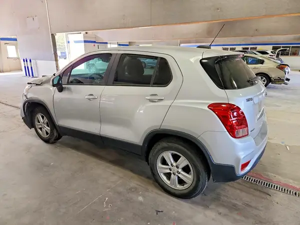 KL7CJKSB2LB038131 2020 CHEVROLET TRAX - Image 2