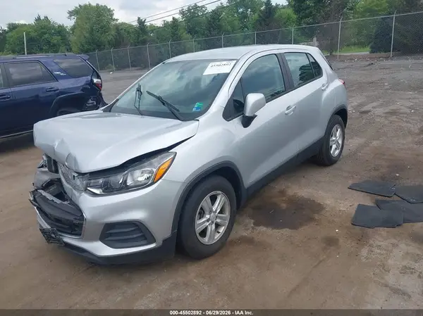 KL7CJKSB2LB038310 2020 CHEVROLET TRAX - Image 2