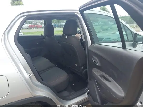 KL7CJKSB2LB038310 2020 CHEVROLET TRAX - Image 8