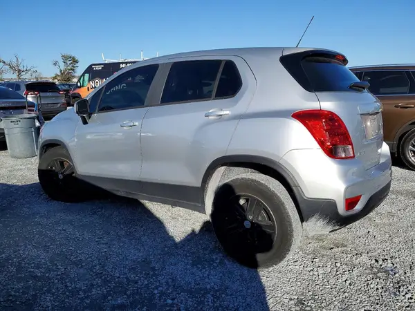 KL7CJKSB2LB038498 2020 CHEVROLET TRAX - Image 2
