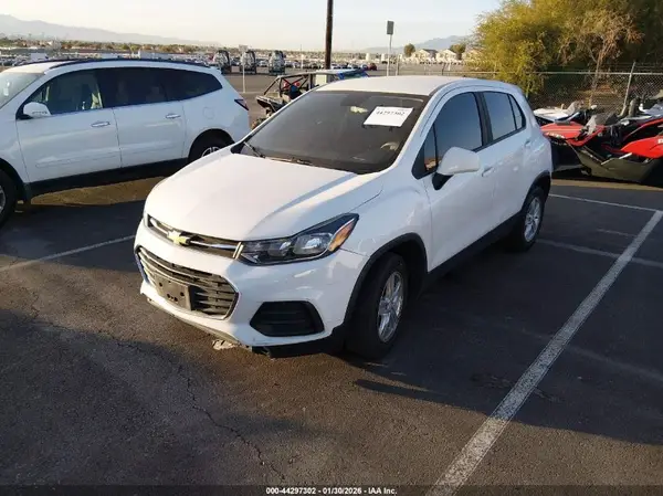 KL7CJKSB2LB041580 2020 CHEVROLET TRAX - Image 2