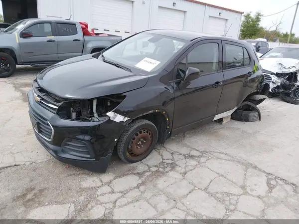 KL7CJKSB2LB044284 2020 CHEVROLET TRAX - Image 2