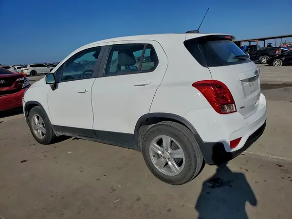 KL7CJKSB2LB045113 2020 CHEVROLET TRAX - Image 2