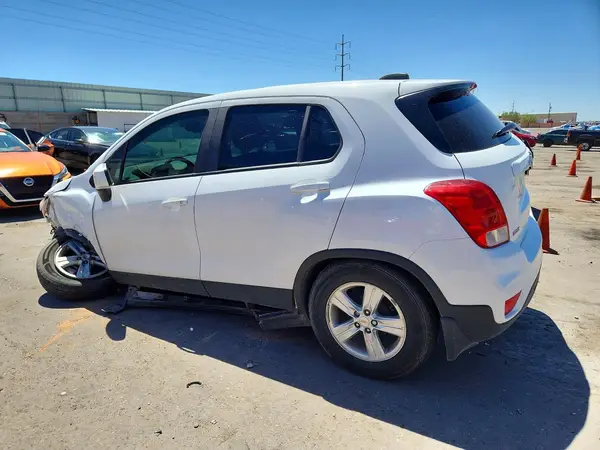 KL7CJKSB2LB074501 2020 CHEVROLET TRAX - Image 2