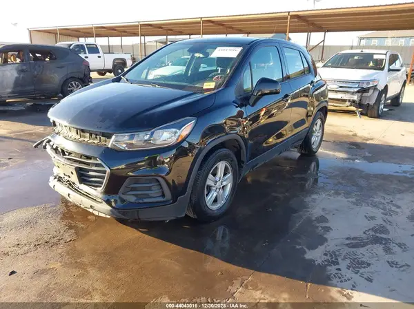 KL7CJKSB2LB083294 2020 CHEVROLET TRAX - Image 2