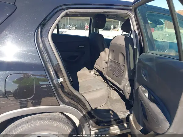 KL7CJKSB2LB083294 2020 CHEVROLET TRAX - Image 8