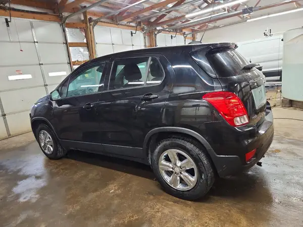 KL7CJKSB2LB085417 2020 CHEVROLET TRAX - Image 2