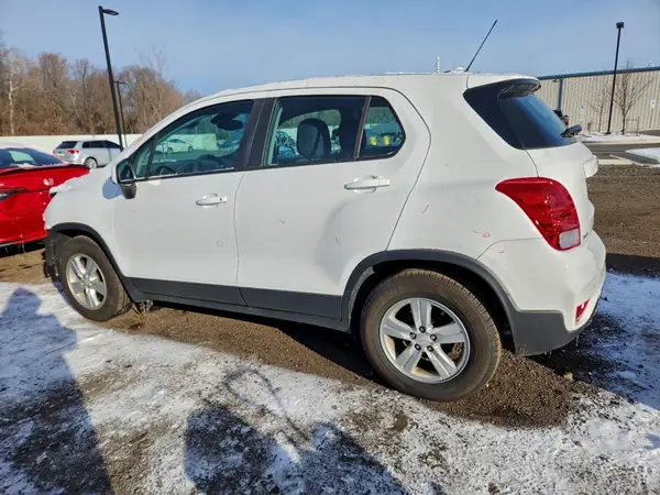 KL7CJKSB2LB089886 2020 CHEVROLET TRAX - Image 2