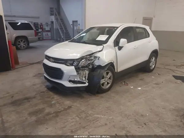 KL7CJKSB2LB093520 2020 CHEVROLET TRAX - Image 2