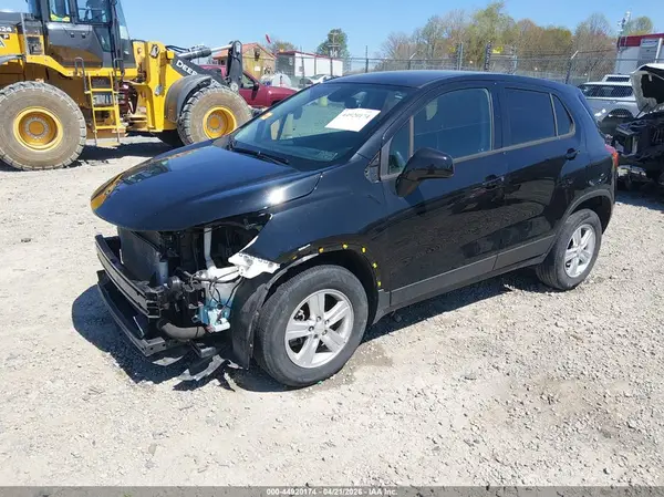 KL7CJKSB2LB321421 2020 CHEVROLET TRAX - Image 2