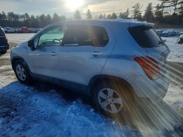 KL7CJKSB2LB323752 2020 CHEVROLET TRAX - Image 2