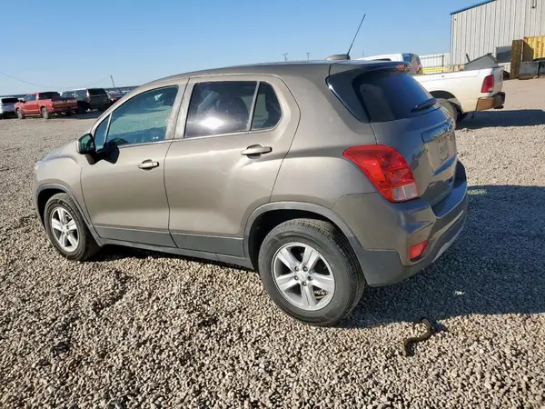 KL7CJKSB2LB353883 2020 CHEVROLET TRAX - Image 2