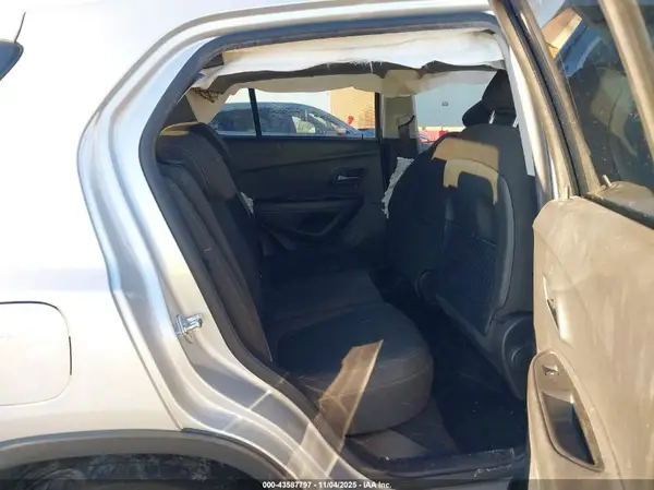 KL7CJKSB2MB301123 2021 CHEVROLET TRAX - Image 8